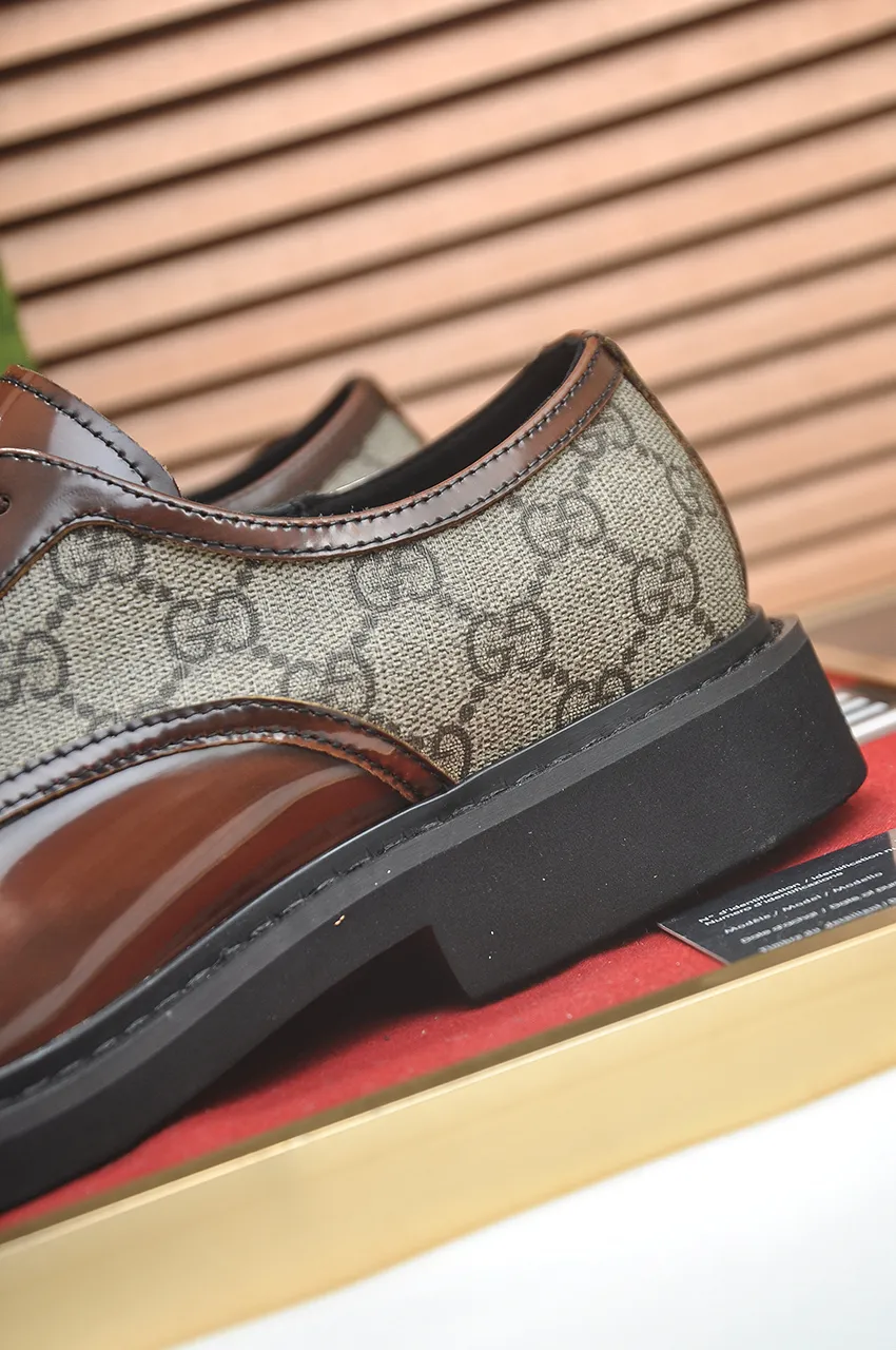 Men's shoes💰540💶Italy's top luxury men's shoe giant (GUCCI) (Gucci) (full cowhide lining) new arrival🍃Original European style🔰 Pleasant to the eye😍In order to make the shoes more durable and non-deformable🌀The production continues to follow traditional methods but there is still no lack of innovation💪Choose original sheepskin for the leather♻️ Smooth and natural And extra bright ⭐Made of imported cowhide, the first choice of rich people 38-45 (45 customized)